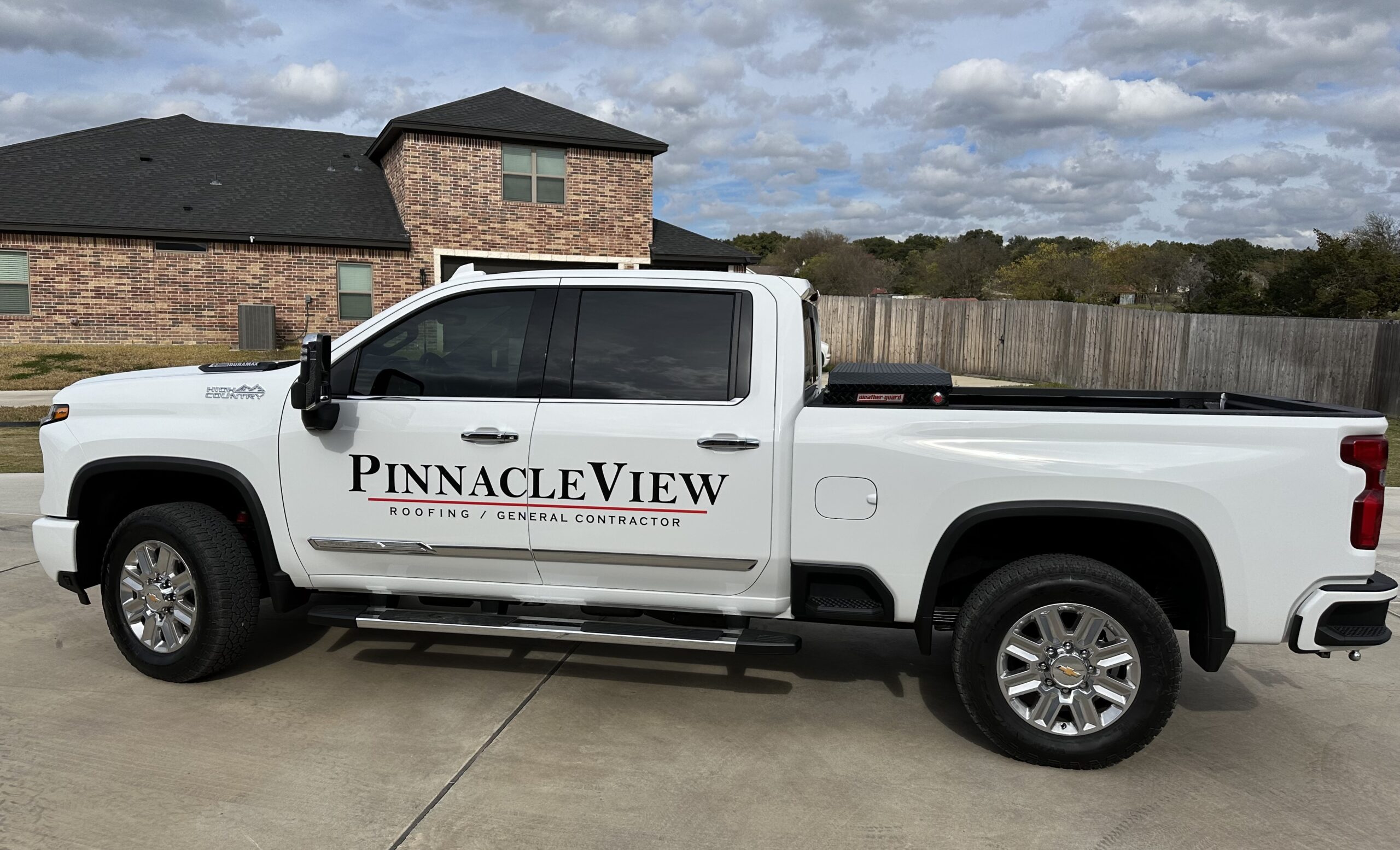 PinnacleView Roofing Truck